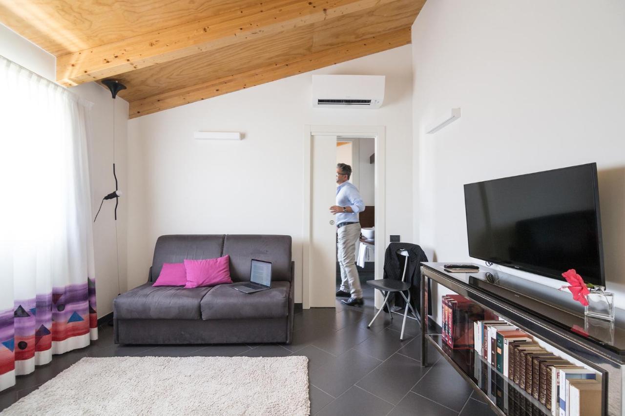 Foyer Rooms & Suites Affittacamere Cagliari Exterior photo