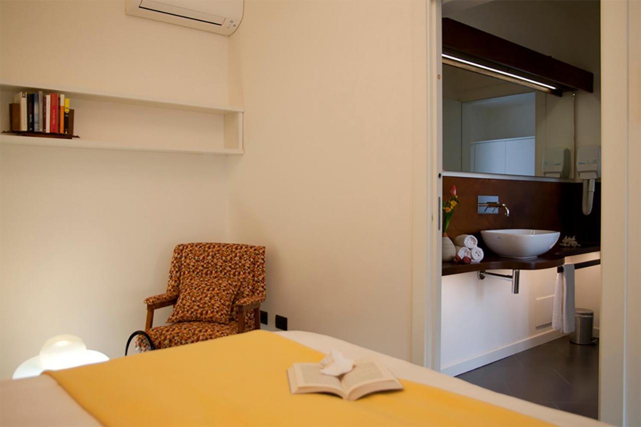 Foyer Rooms & Suites Affittacamere Cagliari Exterior photo